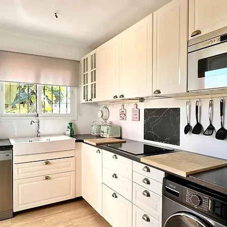 In Puerto Banus Tatil Evi *